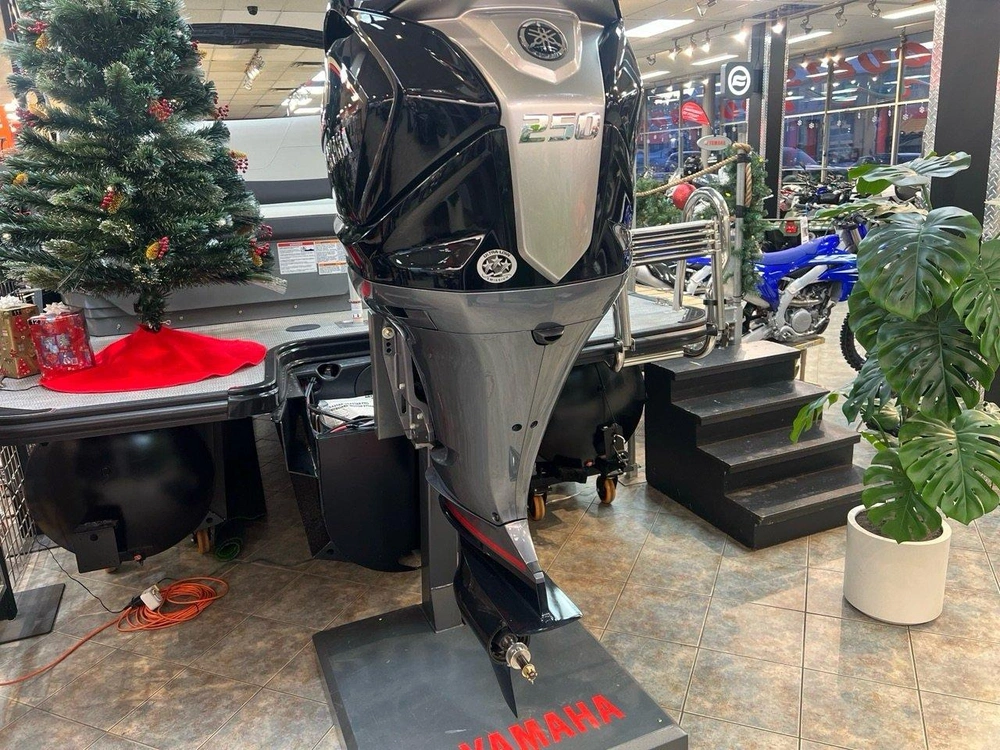 2025 Yamaha Vmax 250 Sho alt