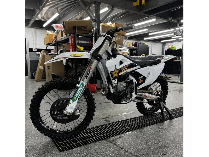 2024 Husqvarna FC 450 ROCKSTAR ED thumbnail 6
