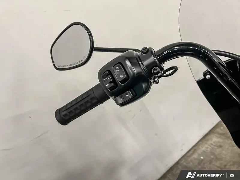 2025 Harley-Davidson FLHC - Heritage Classic thumbnail 15