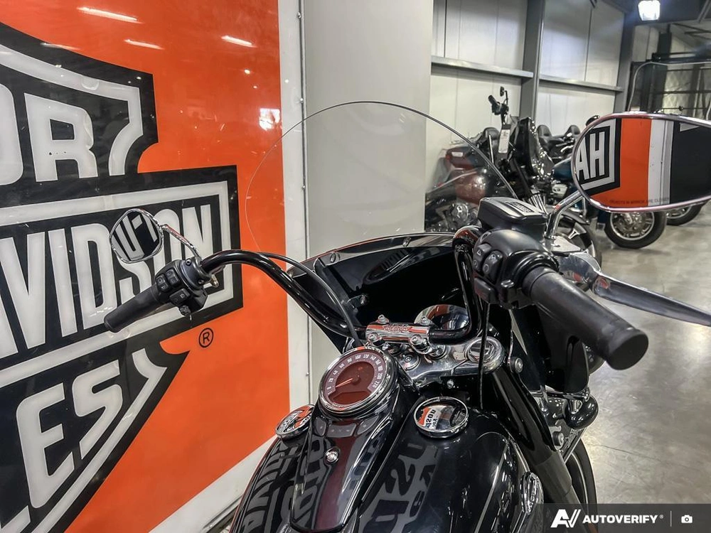 2018 Harley-davidson Flhcs - Softail® Heritage Classic 114 alt