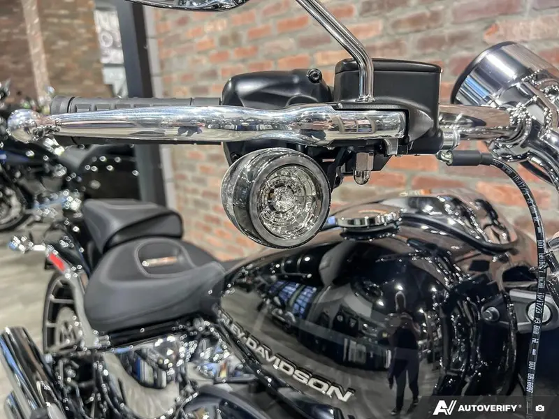 2025 Harley-Davidson FXBR - Breakout™ thumbnail 18