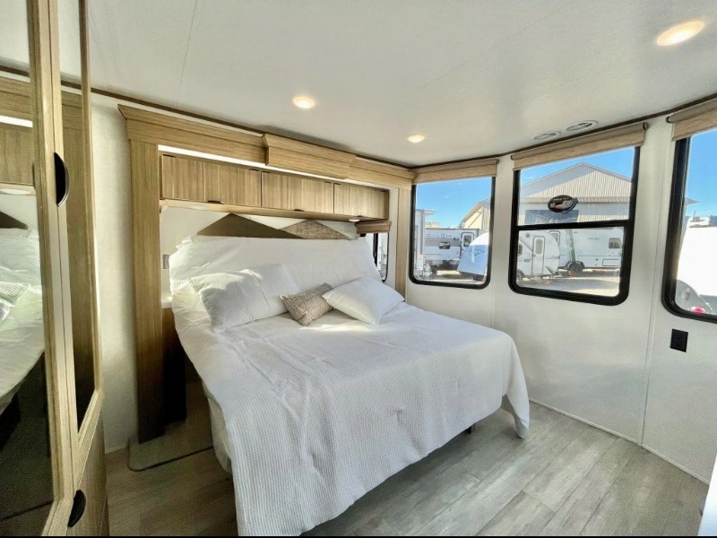 Forest River Salem Grand Villa 42veranda 2025 alt