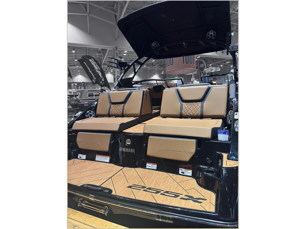 2025 Yamaha 255xd + $2,500 Water Package! 3.99% Financing & No Luxury Tax* alt