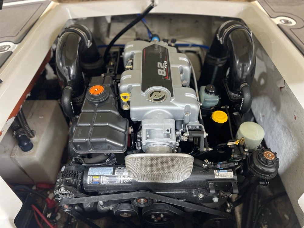 2013 Larson Lxi 258 Io Merc8.2 Mpi B3 380hp alt