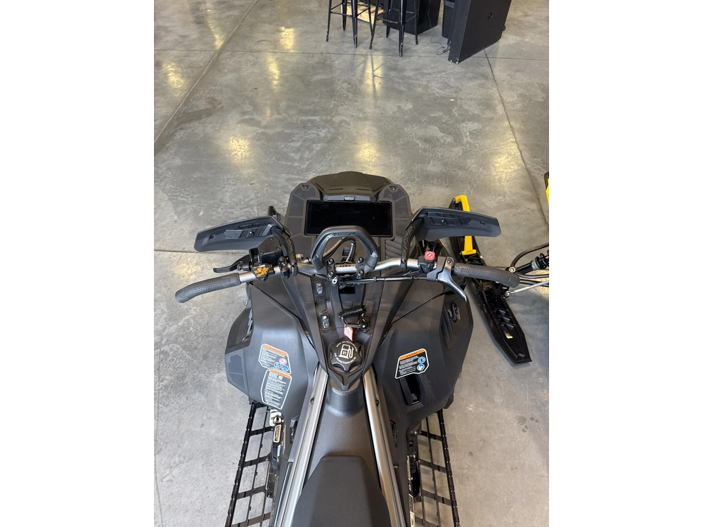 2024 Lynx Shreder Re 850 Turbo 146 2.5 Black Demo alt