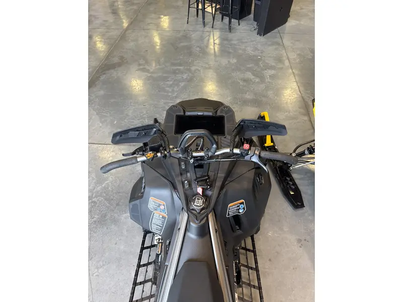2024 LYNX SHREDER RE 850 TURBO  146 2.5 BLACK DEMO