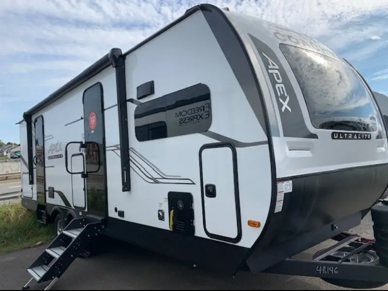 2025 Coachmen APEX ULTRA-LITE 243FKS