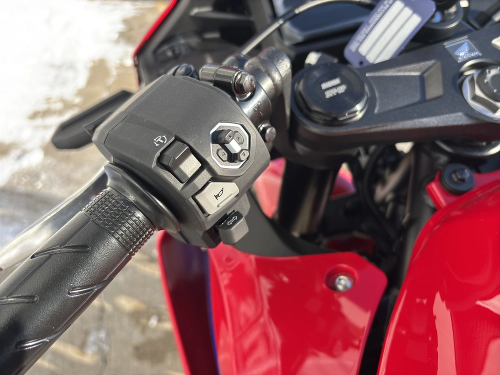 Honda Cbr500r 2025 alt