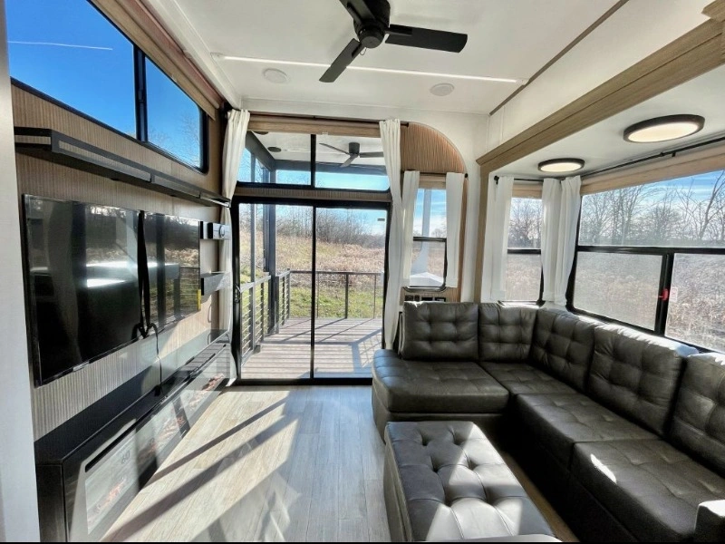 Forest River Salem Grand Villa 42veranda 2025 alt