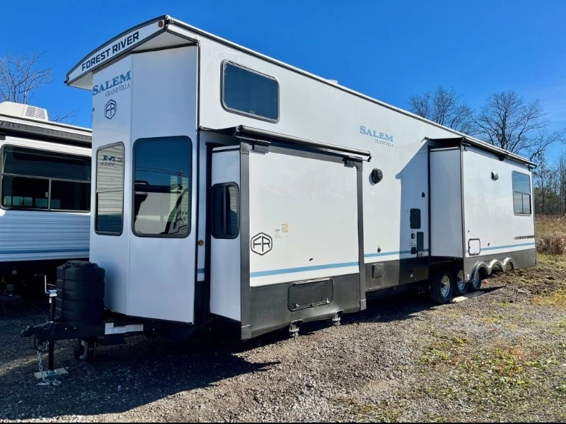 Forest River Salem Grand Villa 42veranda 2025 alt