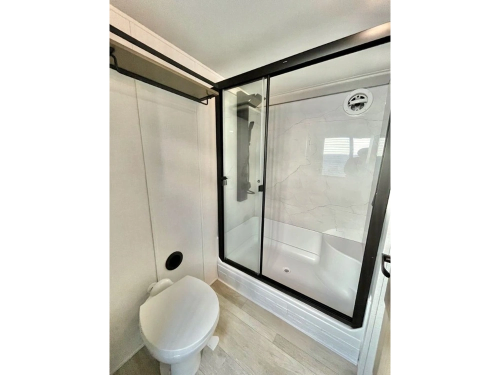 Forest River Salem Grand Villa 42veranda 2025 alt