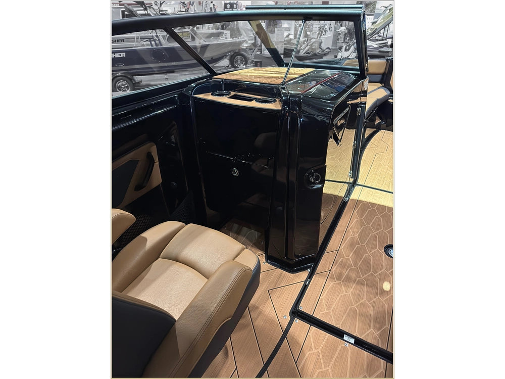 2025 Yamaha 255xd + $2,500 Water Package! 3.99% Financing & No Luxury Tax* alt