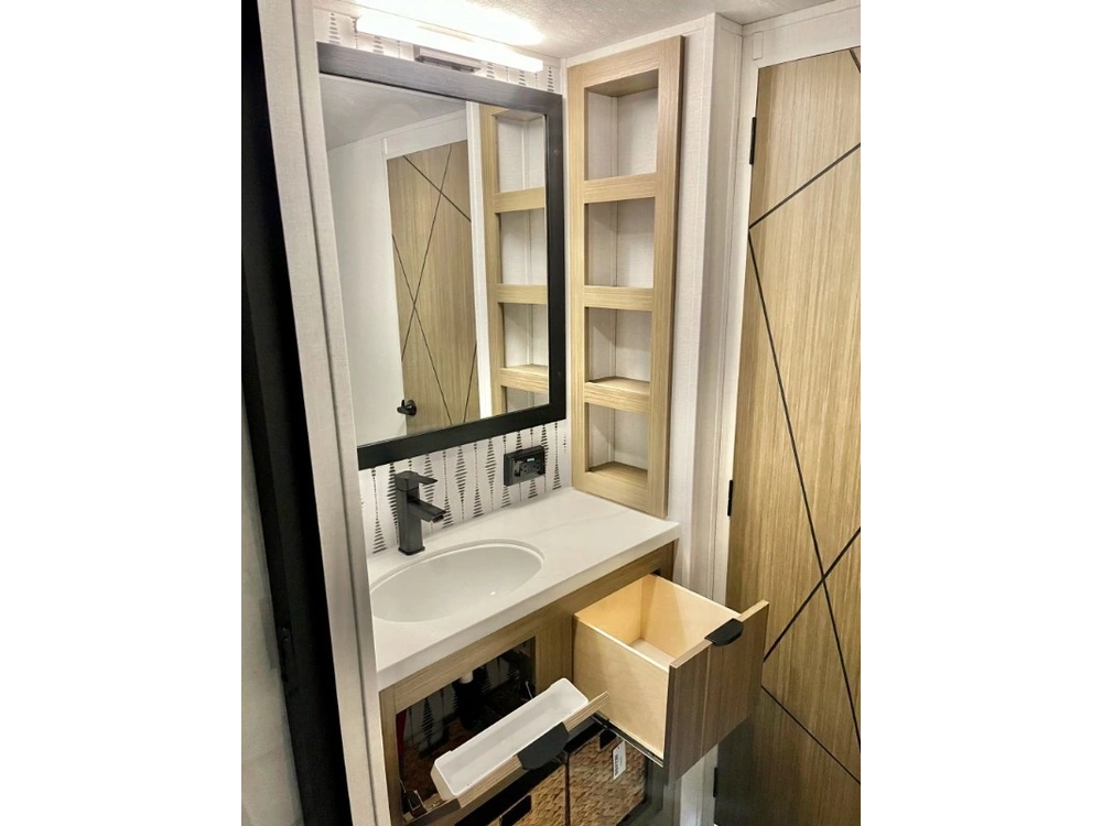 Forest River Salem Grand Villa 42veranda 2025 alt