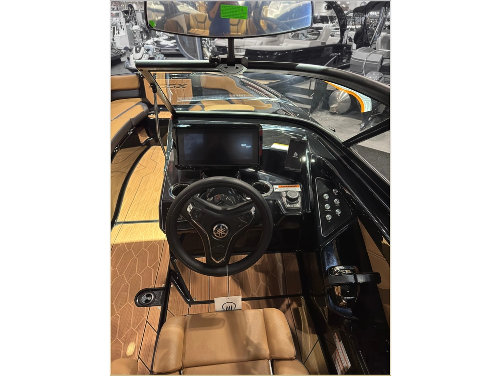 2025 Yamaha 255xd + $2,500 Water Package! 3.99% Financing & No Luxury Tax* alt