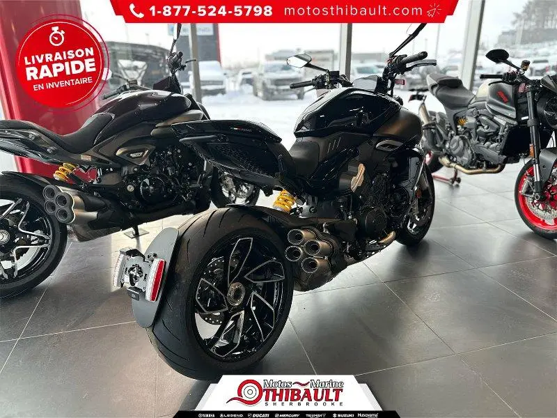 Ducati Diavel V4 2025