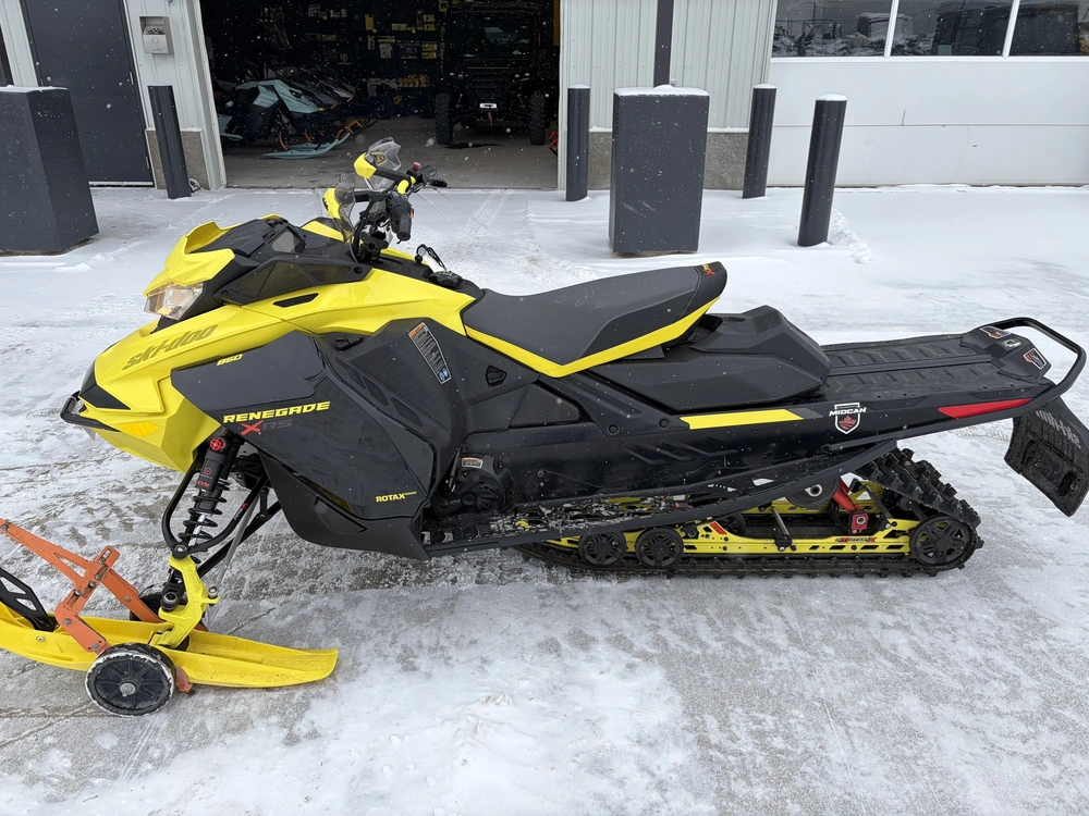 2022 Ski-doo Renegade 850 Xrs 137" alt