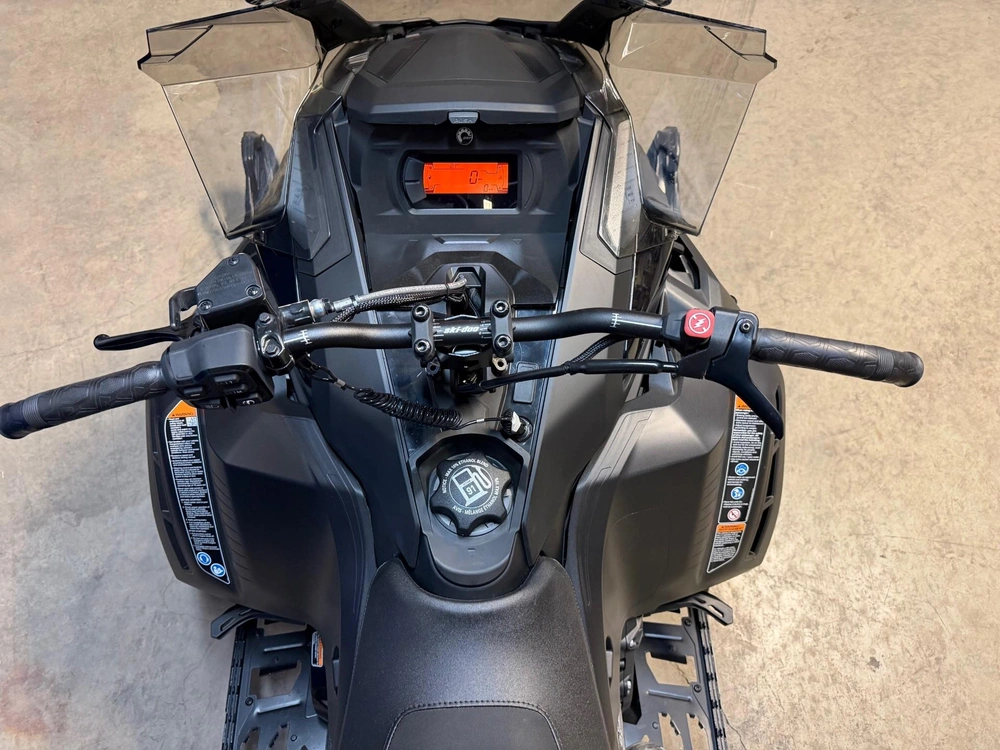 Ski-doo Renegade Adrenaline 900 Ace Turbo R 2026 alt