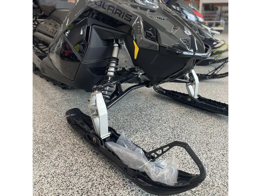 2025 Polaris 650 Titan Adventure 155 1.5 Es alt