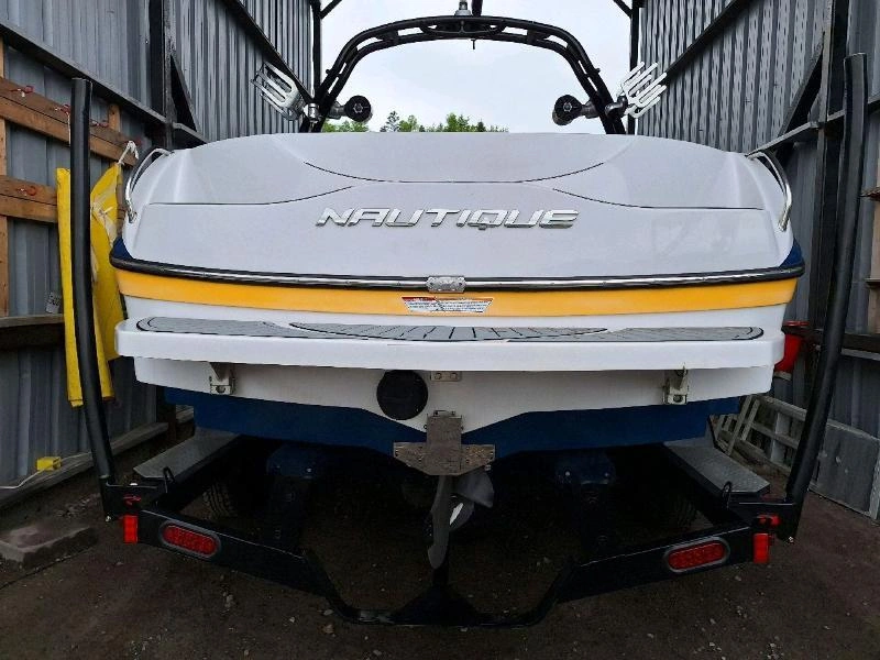 Correct Craft Super Air Nautique Team 210 2011 alt