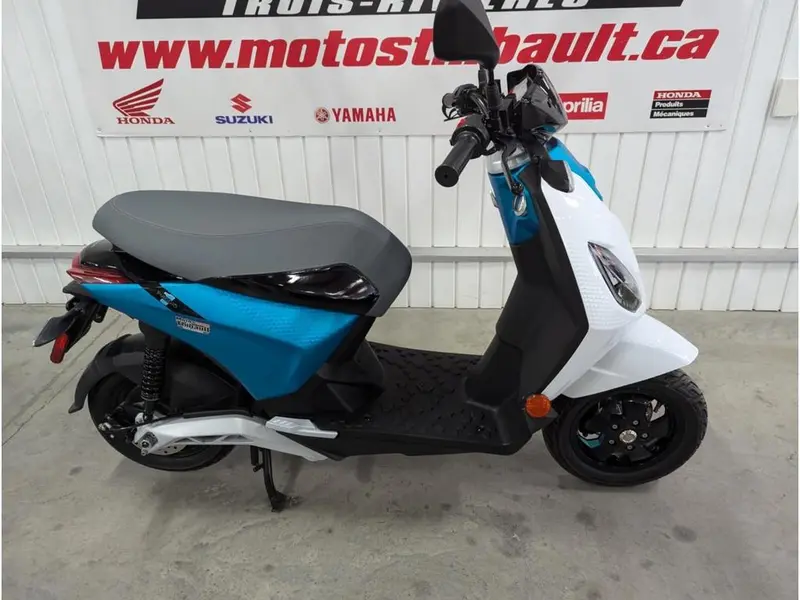 2022 Piaggio 1 Active thumbnail 2