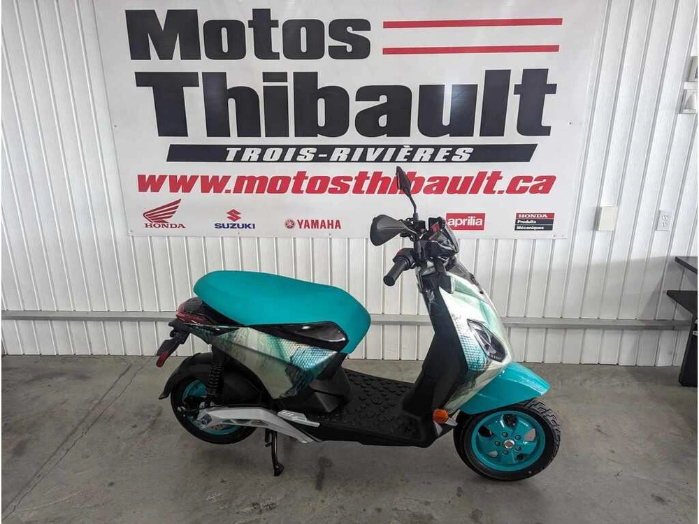 2022 Piaggio 1 Active alt