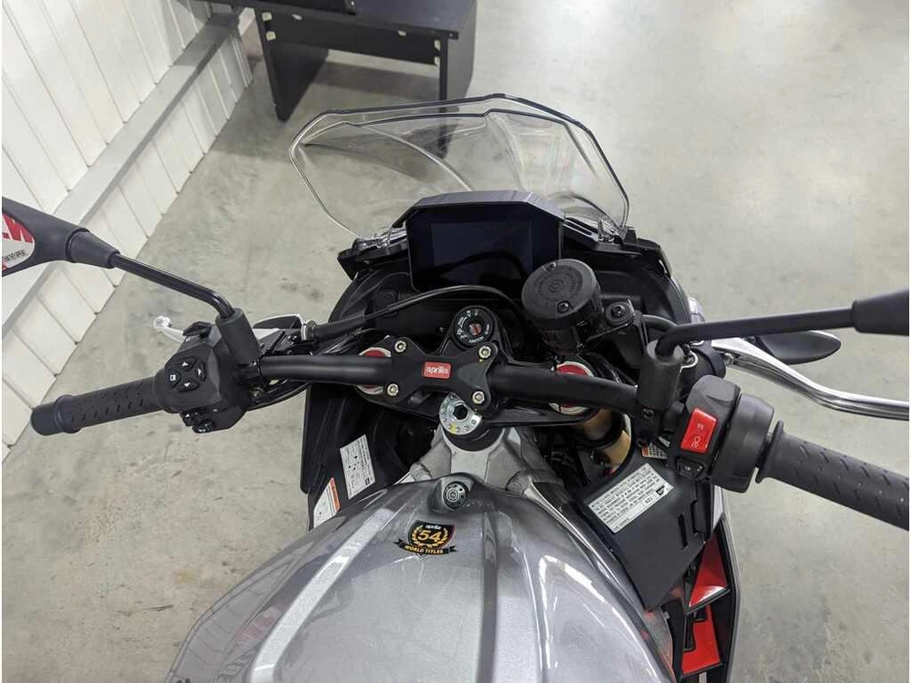 Aprilia Tuono V4 1100 2022 alt