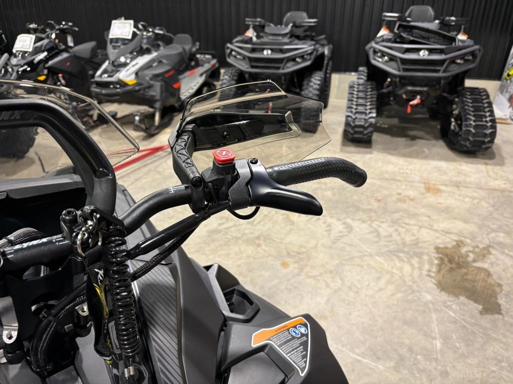 Lynx Brutal Re 20'' 900 Ace Turbo R Powdermax 2.35'' E.s. W/ 10.25'' Touchscreen 2026 alt