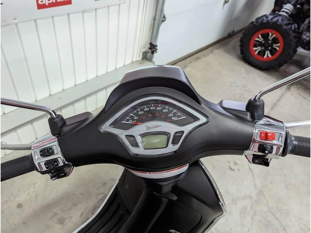 2023 Vespa Sprint 50 alt