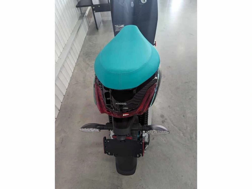 2022 Piaggio 1 Active alt