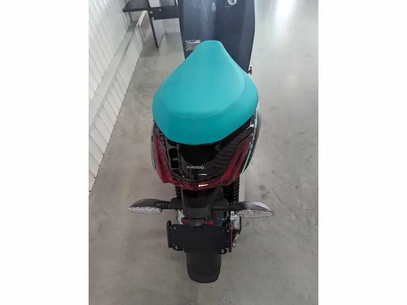 2022 Piaggio 1 Active thumbnail 8