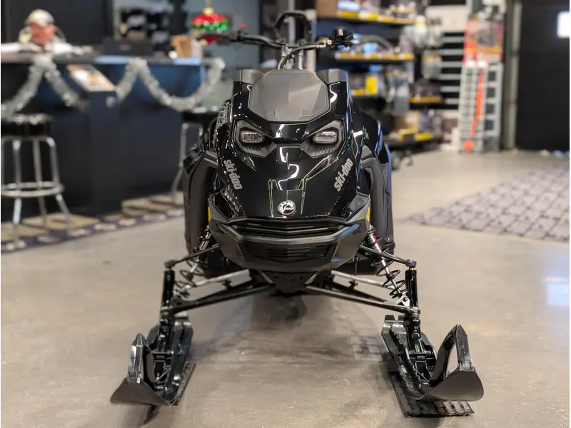 2025 Ski-Doo SUMMIT ADR w/ EDGE Pkg 165 850 E-TEC PowderMax X-Light FlexEdge 3.0" SHOT