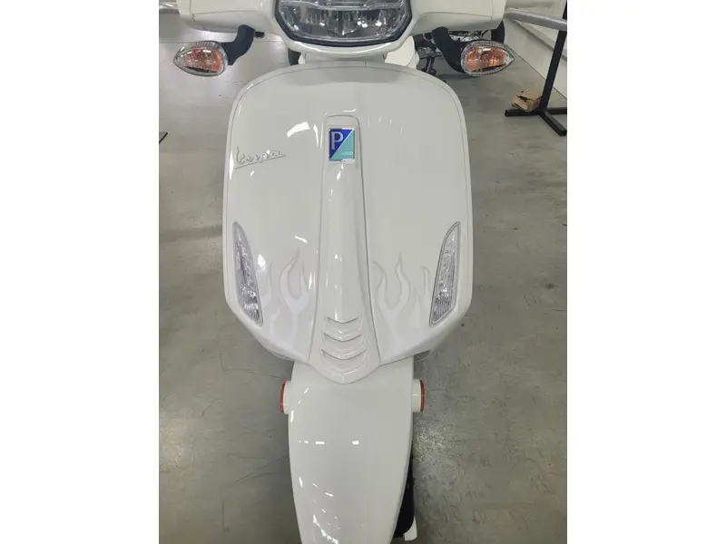 2022 Vespa Sprint 50 thumbnail 3