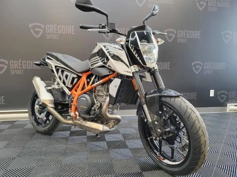 2015 KTM DUKE 690 thumbnail 2