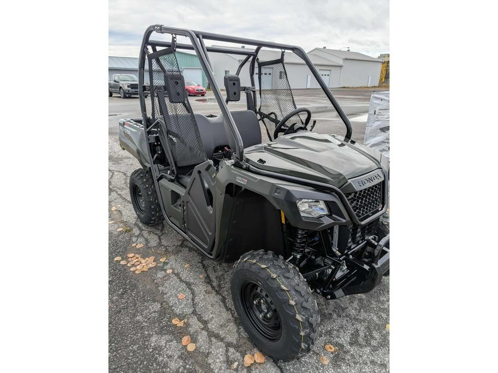 2026 Honda Pioneer 520 alt