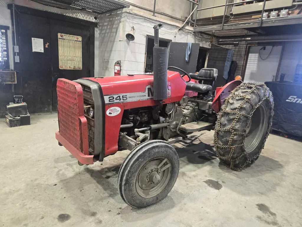 Massey Ferguson 245 