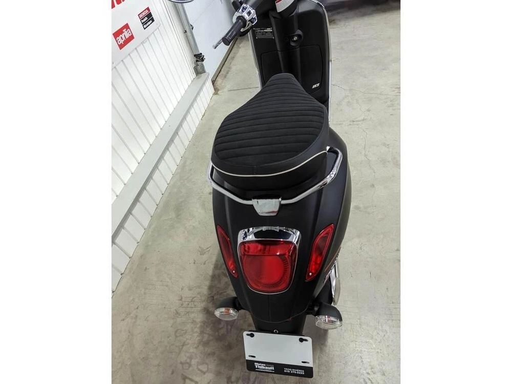 2023 Vespa Sprint 50 alt