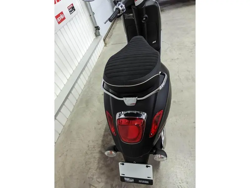 2023 Vespa Sprint 50 thumbnail 7
