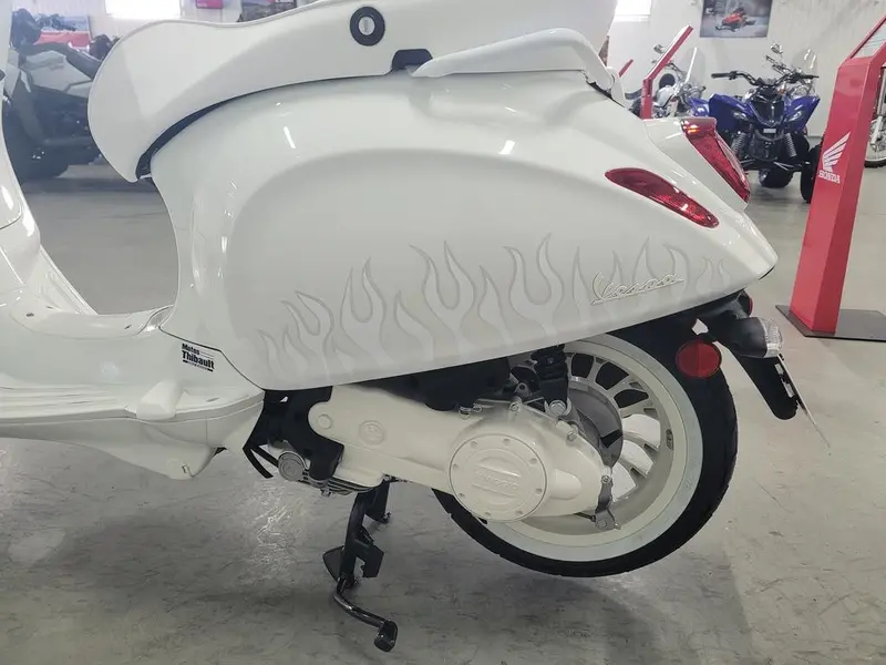 2022 Vespa Sprint 50 thumbnail 8