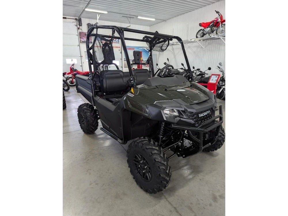 2025 Honda Pioneer 700 alt