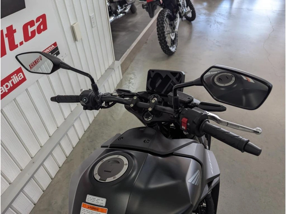 2025 Honda Cb750 alt