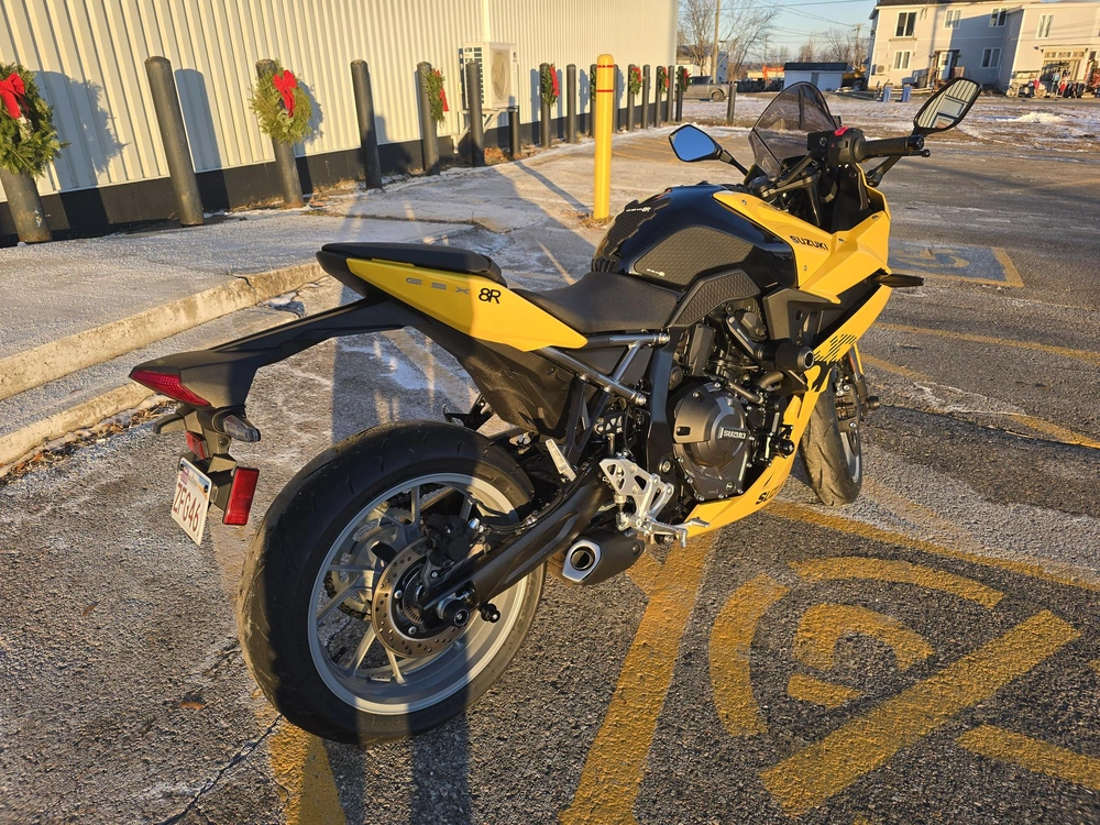 2025 Suzuki Gsx-8r alt