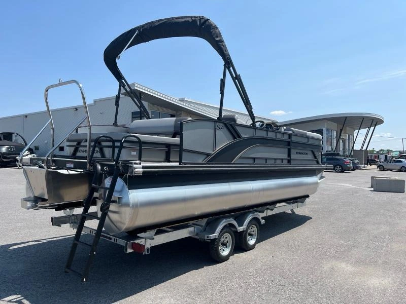 Bennington Marine S23 Swingback 3t Xpress 2025 alt