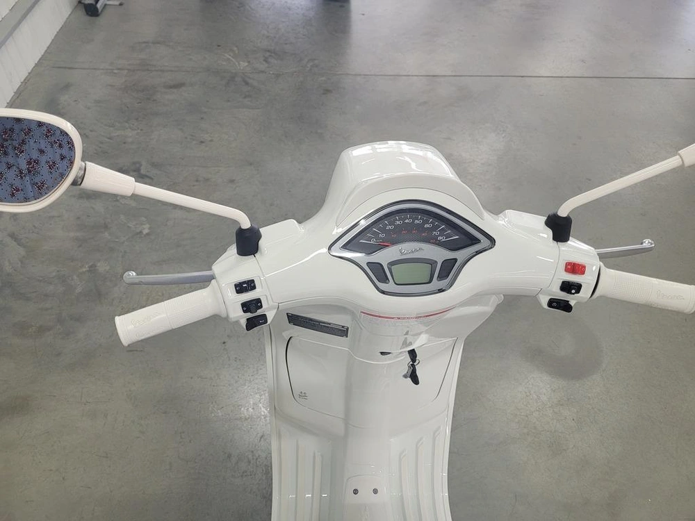 2022 Vespa Sprint 50 alt