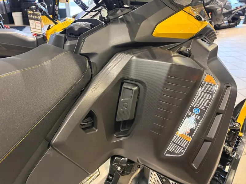 2026 Ski-Doo EXPEDITION SPORT 900 ACE Charger 1.5'' E.S.
