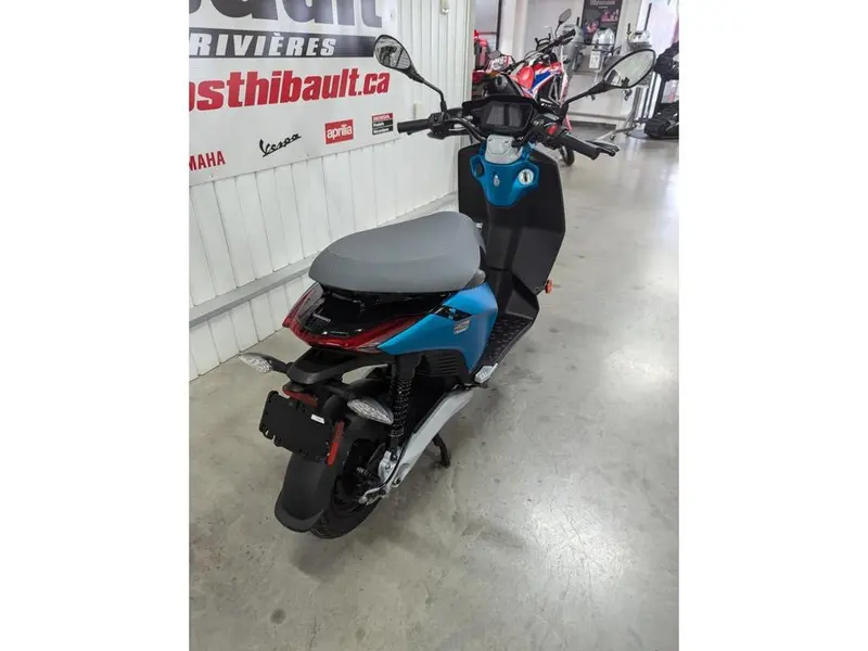 2022 Piaggio 1 Active thumbnail 6