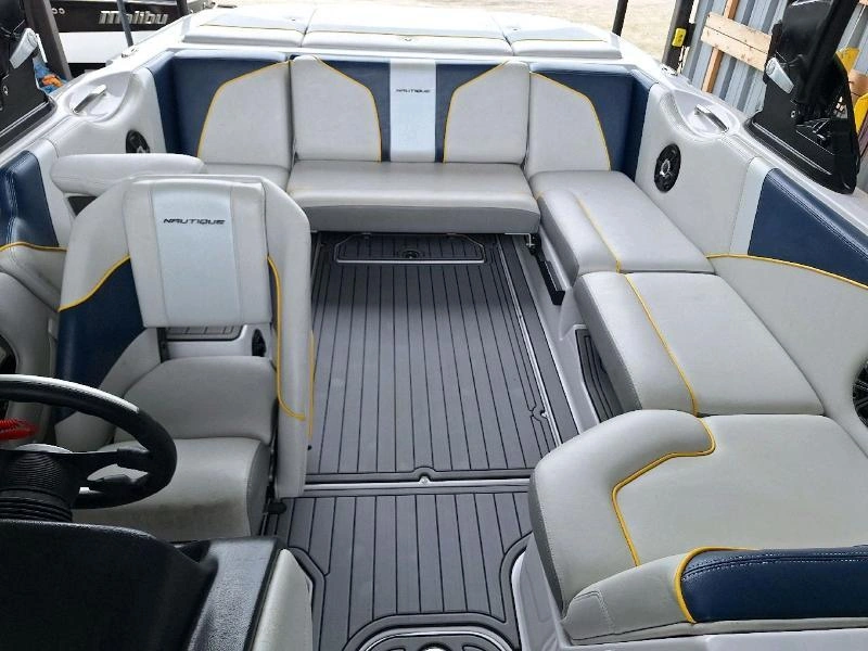 Correct Craft Super Air Nautique Team 210 2011 alt