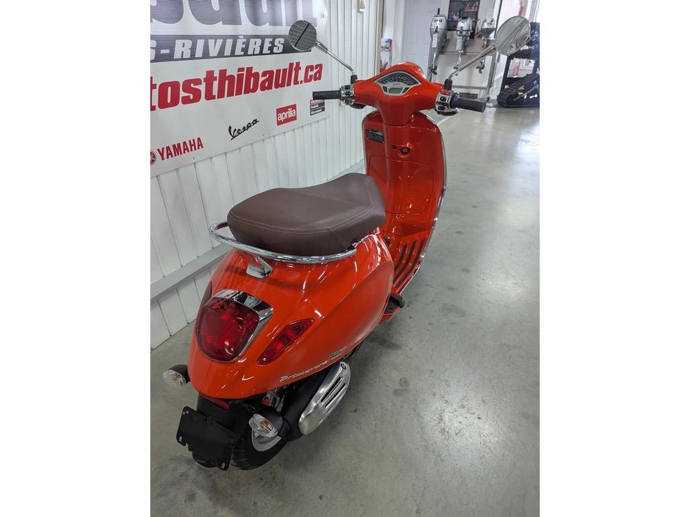 2022 Vespa Primavera 50 alt