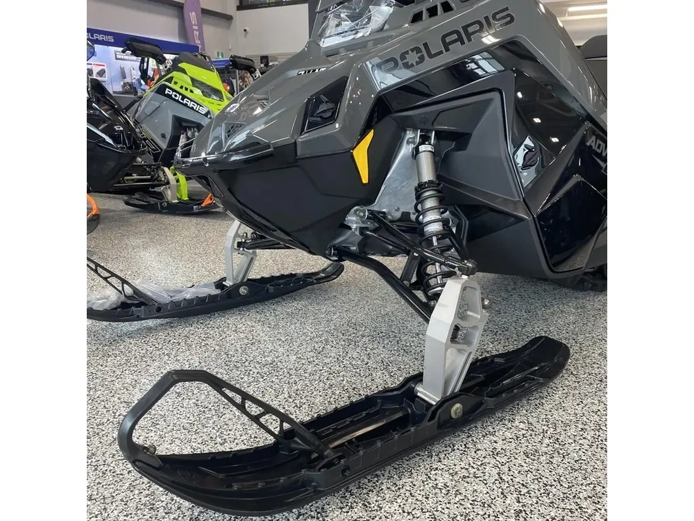 2025 Polaris 650 Titan Adventure 155 1.5 Es alt