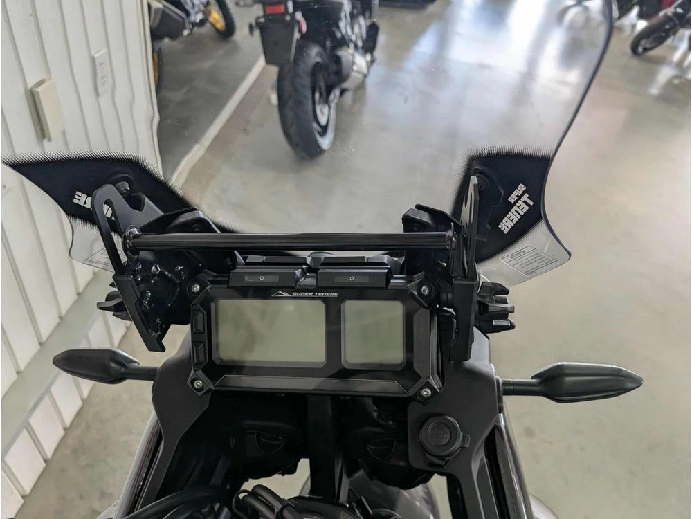 2023 Yamaha Super Tenere alt