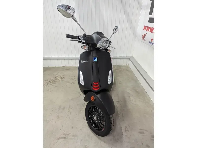 2023 Vespa Sprint 50 thumbnail 2